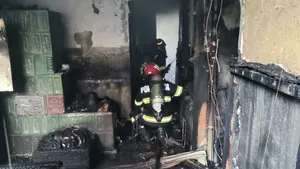 Incendiu și explozie într-o casă din Galați. Un bărbat a murit