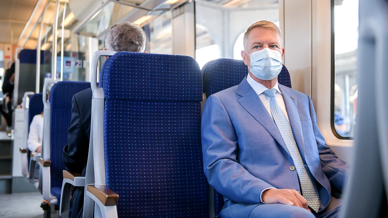 Iohannis şi Orban au testat trenul către Aeroportul Otopeni. Călătorii ar putea folosi ruta cel mai devreme în decembrie