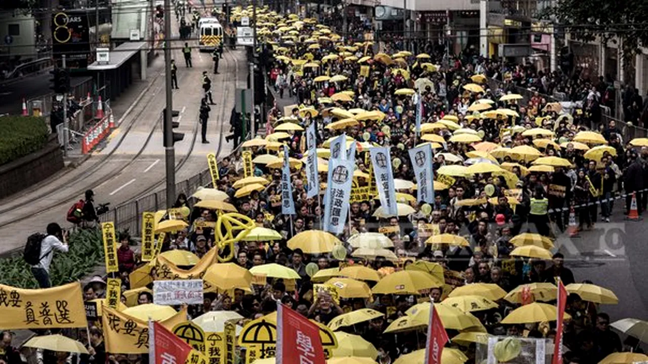 Mii de manifestanţi prodemocraţie au ieşit din nou în stradă la Hong Kong