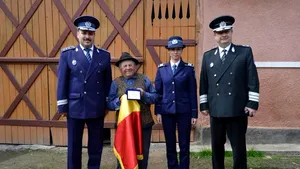 Cel mai bătrân bistriţean, în vârstă de 107 ani, sărbătoreşte pentru a 98-a oară Ziua Naţională - FOTO
