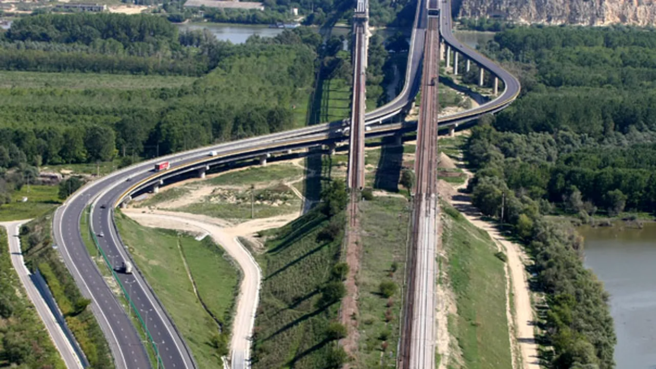 Un tir s-a prăbuşit pe calea ferată între Cernavodă şi Saligny
