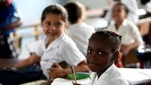 STUDIU UNESCO: Milioane de elevi sunt afectaţi de închiderea şcolilor, din cauza pandemiei. Ţara cu cele mai multe ore online