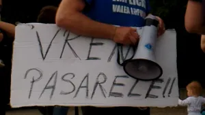 FOTO Protest la Iaşi, unde oamenii cer construirea unei pasarele care să reducă numărul accidentelor rutiere
