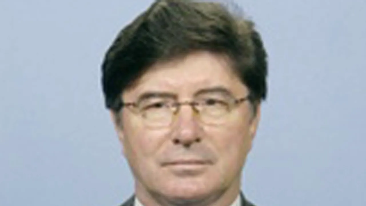 Senatul ia măsuri de austeritate: renunţă la două autoturisme