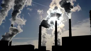 Decizie majoră pentru limitarea încălzirii globale: Banca Europeană de Investiţii nu va mai finanţa proiecte ce ţin de combustibili fosili