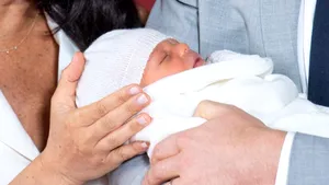 Cum arată noul bebeluş regal. PRIMA apariţie în public a ducilor de Sussex cu băieţelul născut pe 6 mai | FOTO, VIDEO