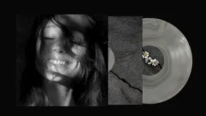 Ariana Grande anunță lansarea în iulie a celui de-al optulea său album de studio, intitulat „Petal”