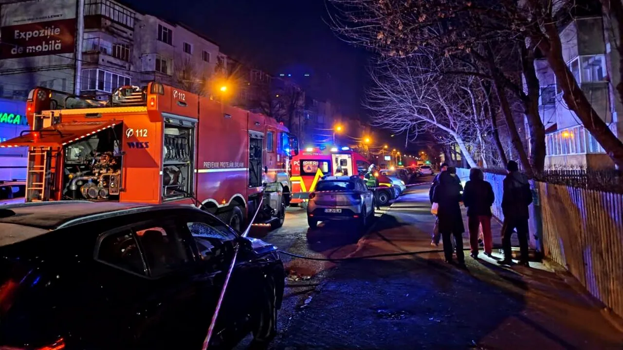 Zeci de oameni evacuați în noaptea de Revelion dintr-un bloc din Alexandria, din cauza unui incendiu