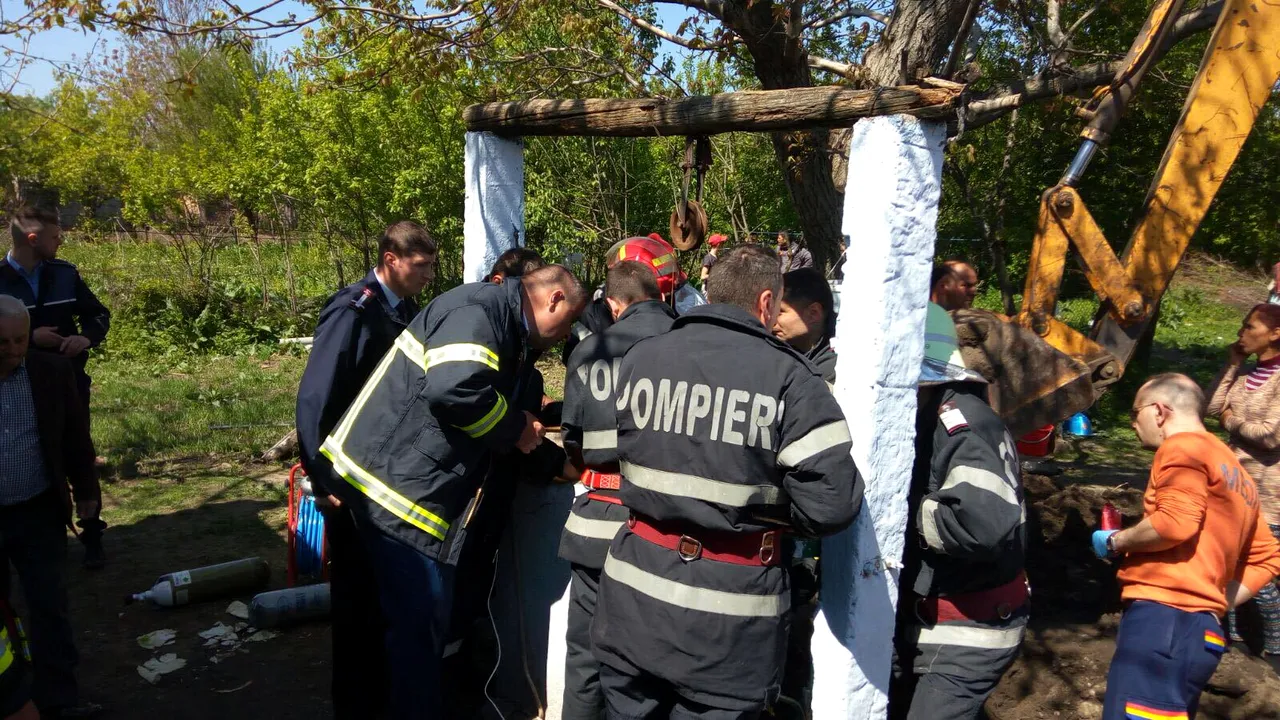 Operaţiune dramatică de salvare, în Dâmboviţa. UPDATE: Cei DOI bărbaţi căzuţi într-o fântână de 12 metri adâncime au murit
