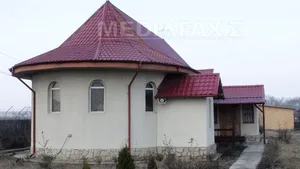 REPORTAJ: Mai mulţi preoţi caterisiţi şi-au făcut biserică privată, devenită Mitropolia Moldovlahiei - FOTO