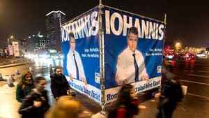 Klaus Iohannis, acuzat de „furt” al startului campaniei pentru prezidenţiale