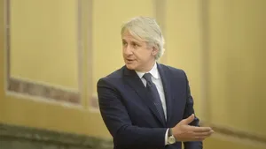 Teodorovici, discuţii cu Dragnea, la Parlament, despre rectificarea bugetară