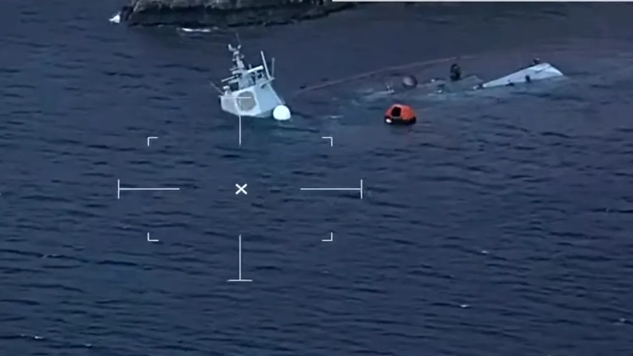 Operaţiunea de scoatere la suprafaţă a fregatei norvegiene KNM Helge Ingstad a EŞUAT. Nava de sute de milioane de euro, scufundată aproape complet | VIDEO