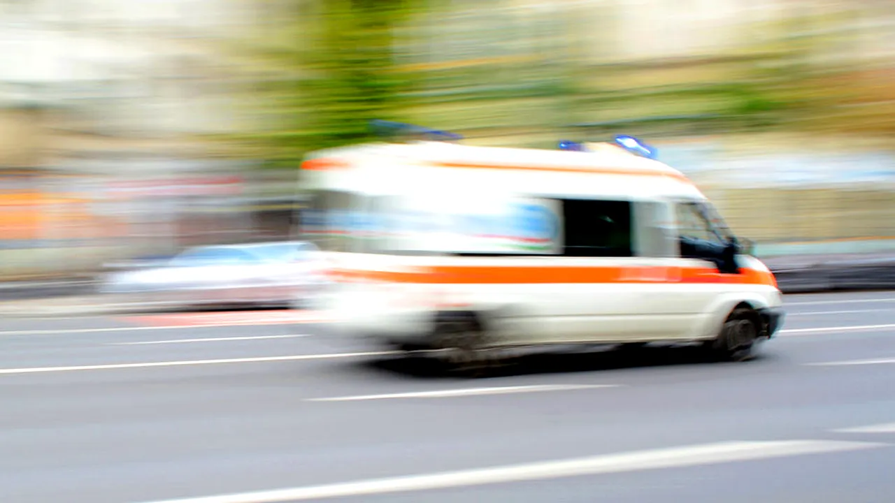 Accident grav în Argeş: O femeie gravidă şi doi copii au ajuns la spital