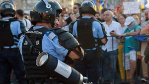 Deputat PNL, despre explicaţiile privind căştile acoperite cu bandă neagră: Am fost trataţi la mişto