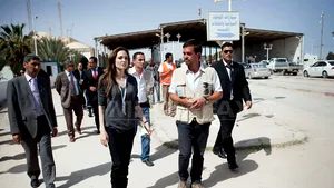 Angelina Jolie a vizitat o tabără de refugiaţi libieni