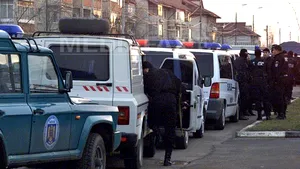 Inspectorii care verifică standurile din Complexul 