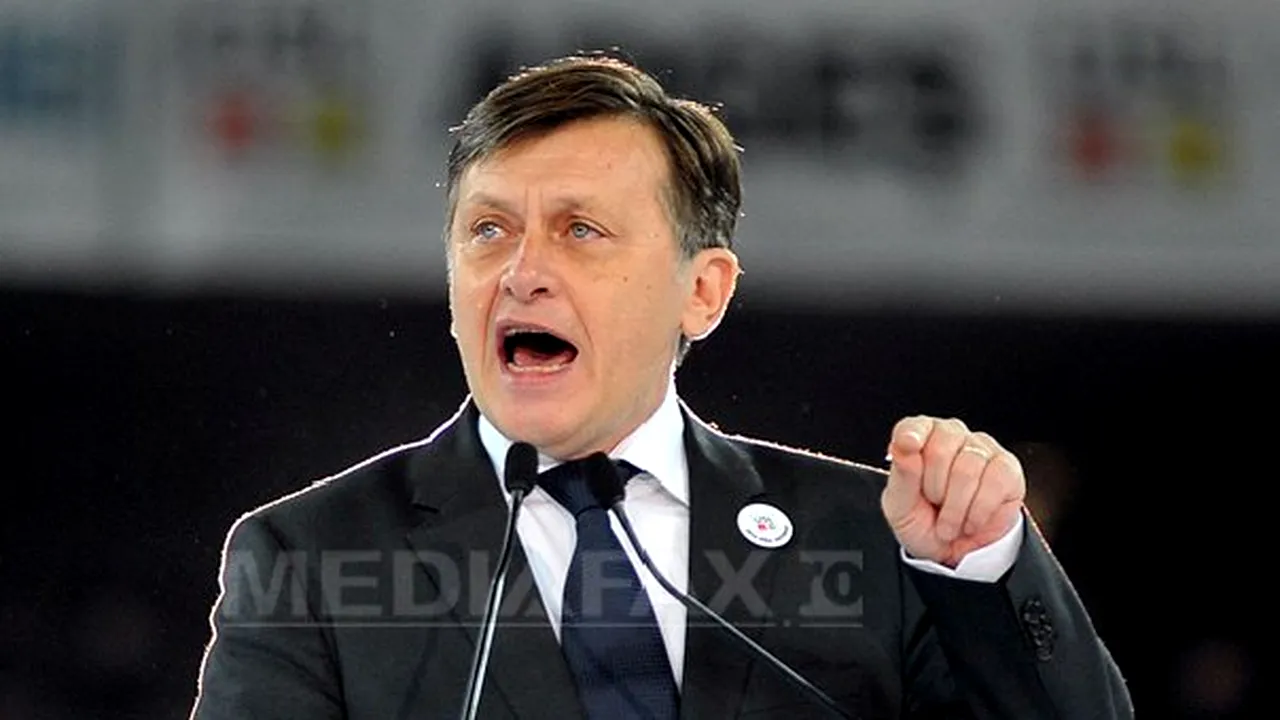 Antonescu: E jenant că Băsescu, cu Tricolorul în spate, l-a măscărit pe Ponta din cauza fiicei sale