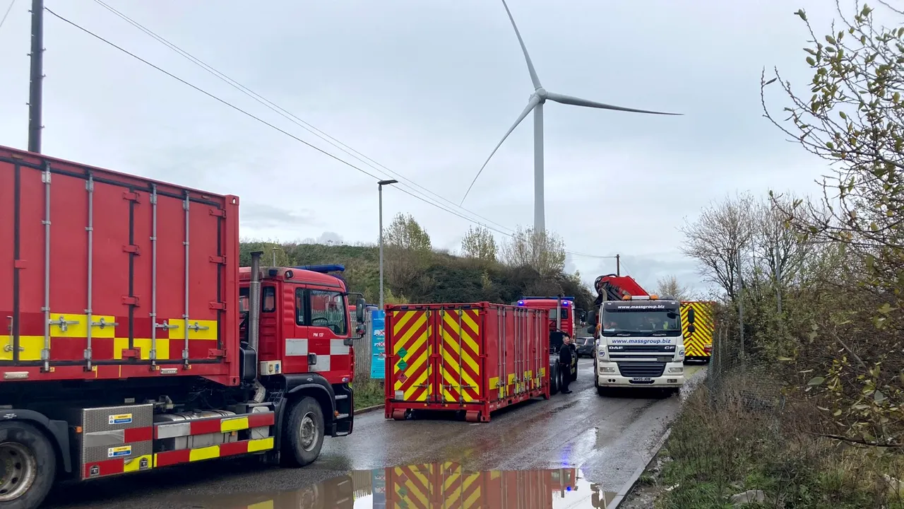 Explozie puternică în Avonmouth, Marea Britanie. 10 ambulanţe şi 6 echipaje de pompieri au sosit la faţa locului. Mai multe victime au fost raportate