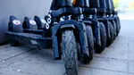 Studiu: Utilizatorii trotinetelor electrice au un risc de trei ori mai mare de traumatisme craniene decât motocicliștii