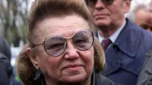 Ana Mureşan leşină din nou la conferinţa lui CV Tudor