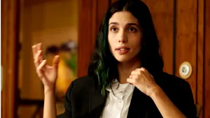 Activista Pussy Riot, Nadejda Tolokonnikova, a fost dată în urmărite de Rusia