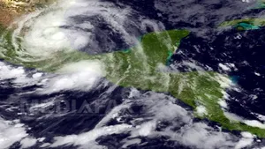 STUDIU: Aerosolii produşi de activităţile umane reduc frecvenţa furtunilor tropicale