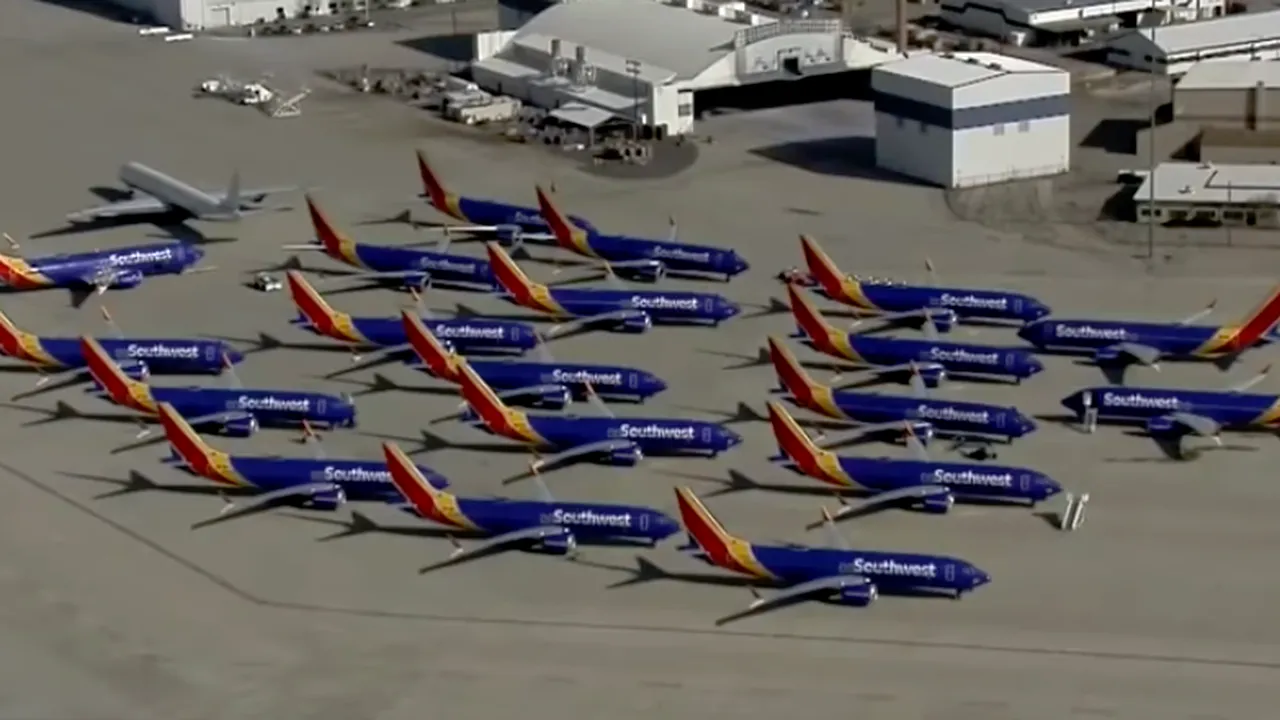 Un avion Boeing 737 Max 8 a aterizat de urgenţă imediat după decolare, invocând probleme la unul dintre motoare | VIDEO