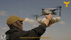 (FOTO/VIDEO) Ucrainenii arată cum dronele livrează ajutoare medicale. Imagini publicate de GUR