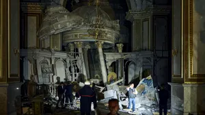 Catedrala istorică Schimbarea la Faţă din Odesa a fost lovită de atacurile ruseşti. Ucrainenii au reuşit să scoată din dărmături icoană Maicii Domnului, considerată  