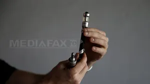 Un bărbat din Statele Unite a luat foc după ce o ţigară electronică i-a explodat în buzunar - VIDEO