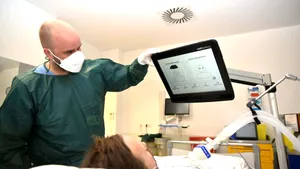 Bolnavii de Covid internaţi la Terapie Intensivă pot comunica folosind doar ochii