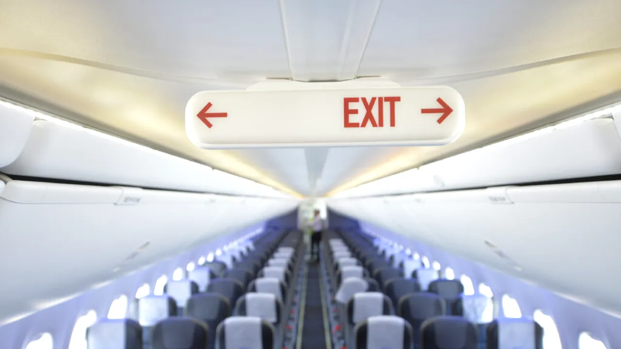 Scandal la bordul avionului Bucureşti-Oslo. Nouă persoane au fost debarcate