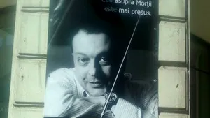 Actorii Ion Caramitru, Marian Râlea, Emilia Popescu, Oana Pellea, printre cei veniţi să îi aducă un ultim omagiu lui Ducu Darie, la Bulandra/ FOTO