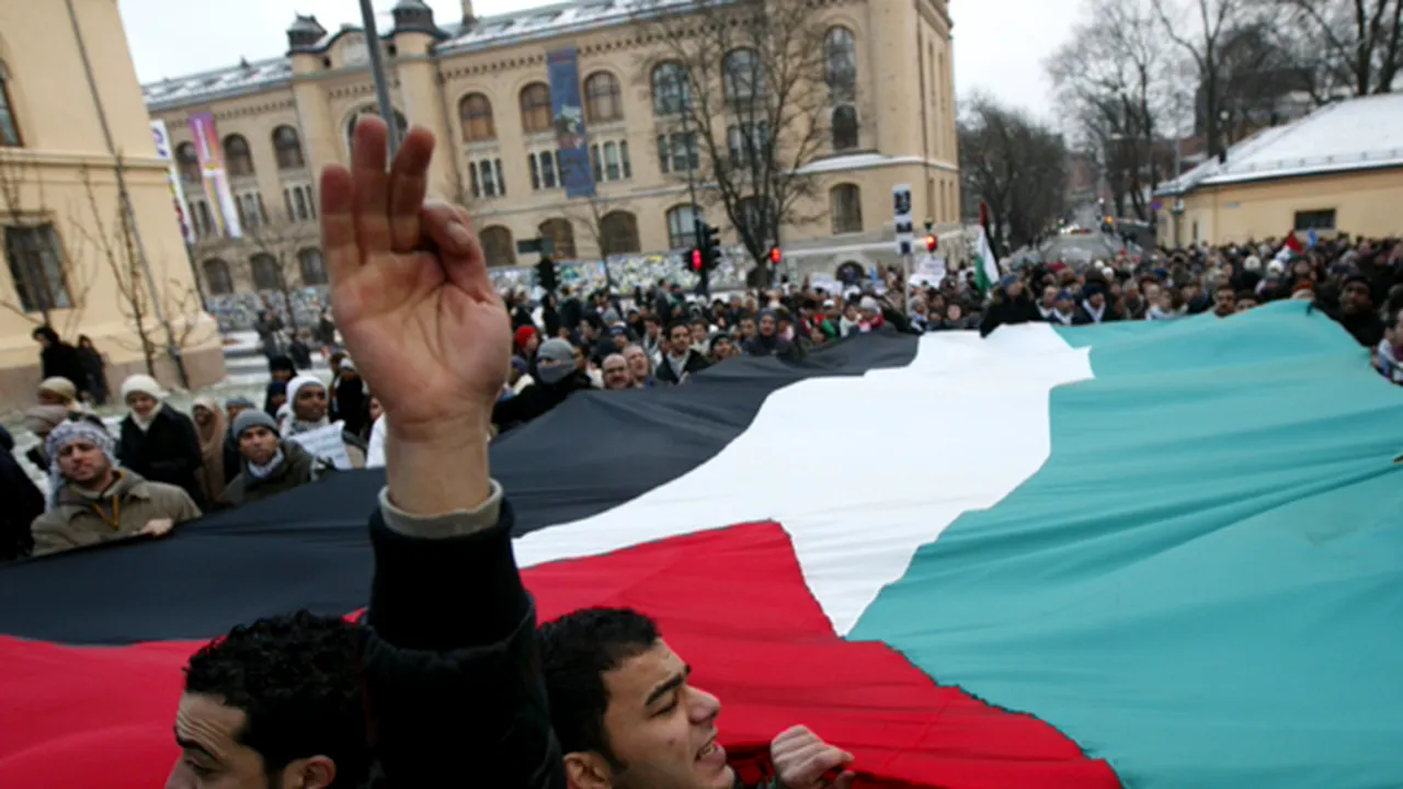 Circa 10.000 de persoane au protestat la Oslo faţă de armele nucleare