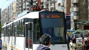 UPDATE: Circulaţia pe cea mai AGLOMERATĂ linie de tramvai, RELUATĂ, după un accident grav