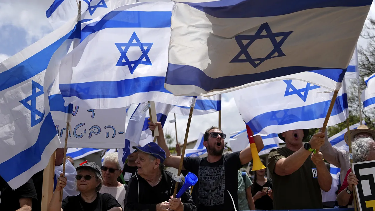 Manifestaţii pro şi contra, în faţa instanţei, în timpul mărturiei lui Netanyahu
