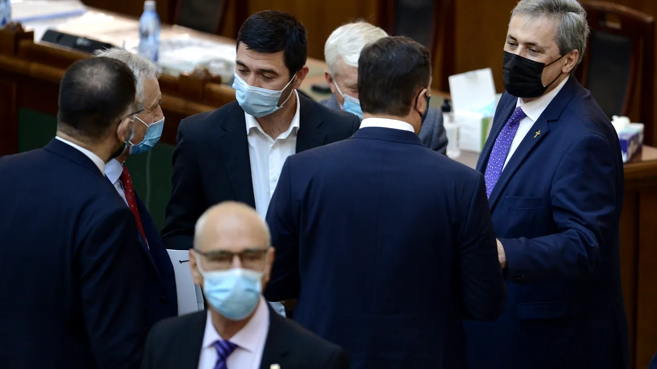 Culisele moţiunii lui „Maricel” Vela. Gafele senatorilor, plictisiţi de dezbatere şi de regulile de prevenţie