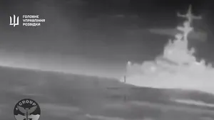 Crimeea / O dronă ucraineană distruge nava flotei ruseşti: momentul exploziei
