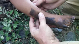 Intervenţie neobişnuită a pompierilor din Timiş, după ce un copil a rămas blocat cu un picior între şinele de tren