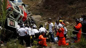 Accident teribil: Cel puţin 20 de morţi în urma unui accident rutier în estul Guatemalei - VIDEO