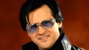 Preot român din Italia îi venerează pe Dumnezeu şi pe Elvis