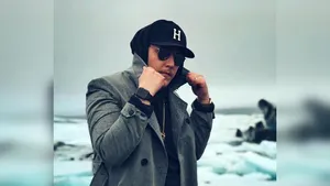 Cântăreţul What’s up a fost reclamat de fosta iubită pentru agresiune. Bărbatul a făcut scandal la Poliţie