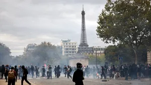 Un manifestant a murit în timpul protestelor din Paris. Decesul nu ar fi fost cauzat de violențele din stradă