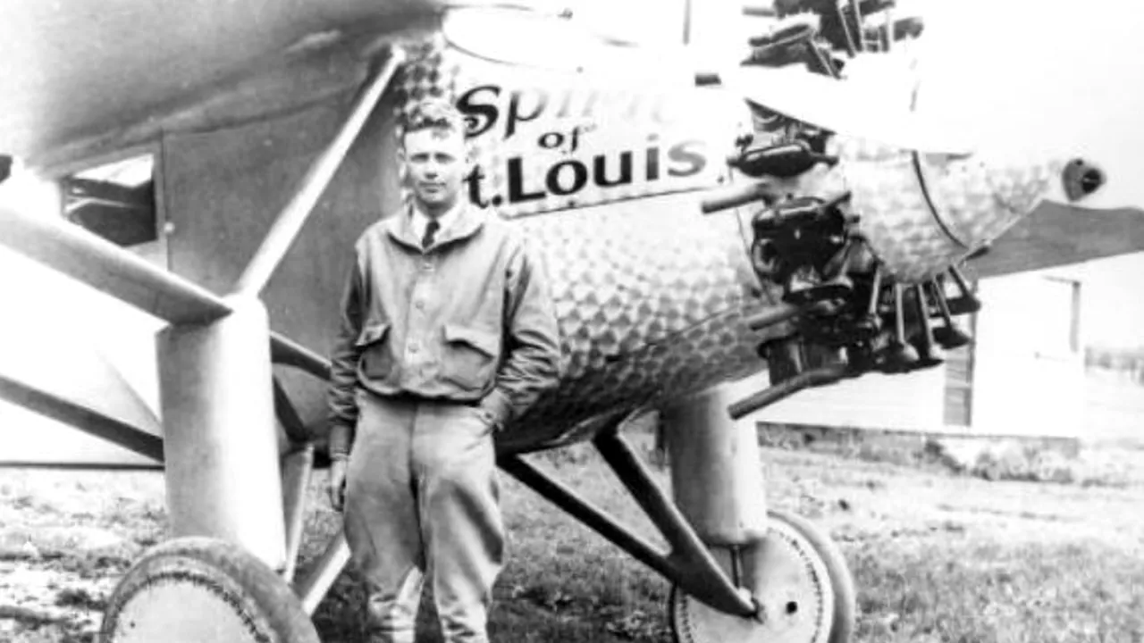 50 de ani de la moartea lui Charles Lindbergh: primul zbor solo peste Atlantic, simpatiile naziste şi rolul în răpirea şi uciderea fiului său