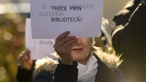Bibliotecarii protestează şi cer salarii mai mari: România educată trece prin bibliotecă