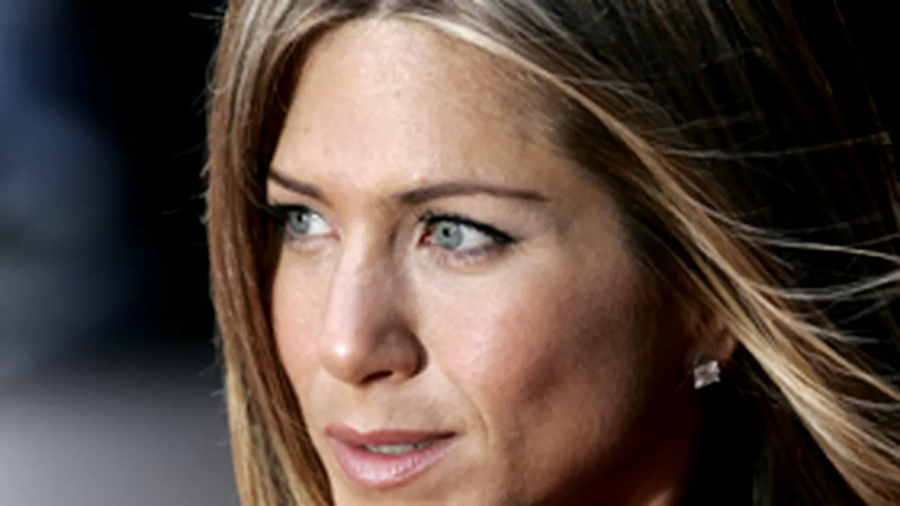 Jennifer Aniston, geloasă pe Angelina Jolie