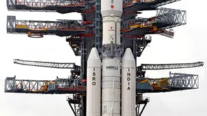 India a lansat cu succes cea mai mare rachetă din istoria ei spaţială - FOTO