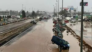 Alertă maximă în zona Valencia din cauza ploilor torențiale