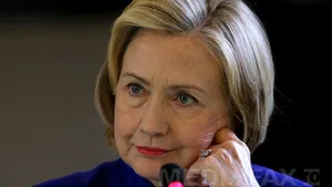 Hillary Clinton, dată în judecată pentru neglijenţă de rudele victimelor de la Benghazi. Părinţii celor doi militari decedaţi susţin că fostul secretar de Stat i-a defăimat